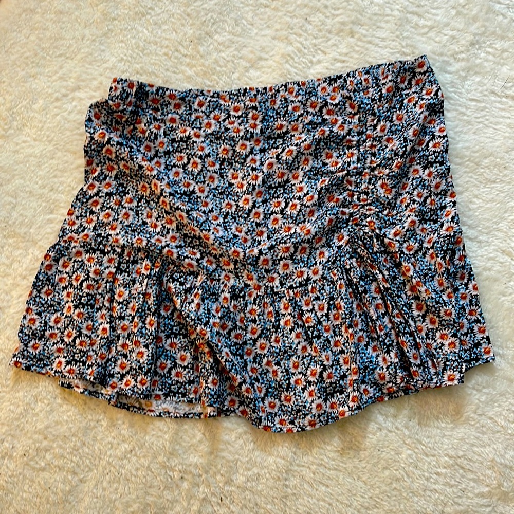 Floral skirt- cinched with bow - daisy print
